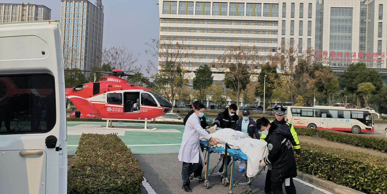 【动态】空地联动，勇架生命桥梁 ——同济医院航空救治基地成功接收一例空中转运危重患者